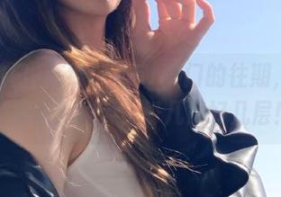 在线沉入51热门的往期,像是在蓝天上的云,好几层好几层!
