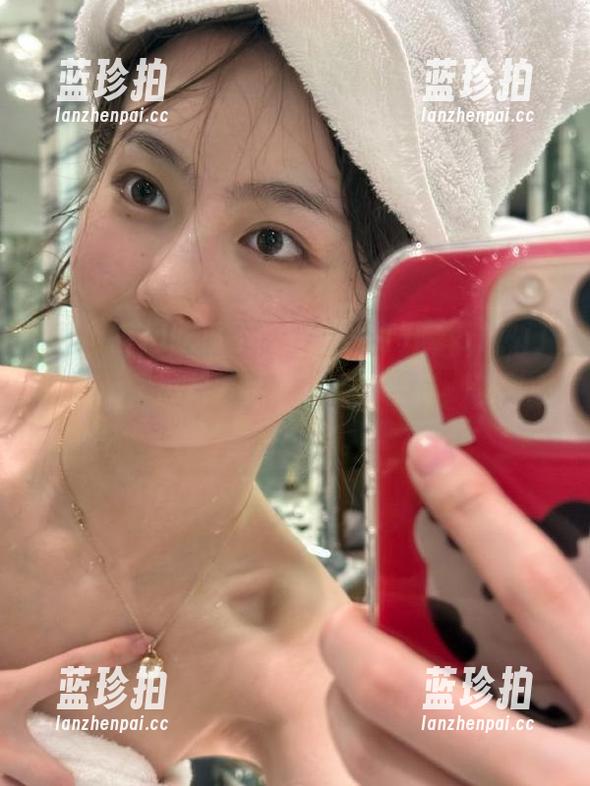 51热门 吃瓜不需要多,打开“51热门”app,黑料事件像万花筒一样,让你心里没个底。