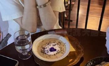 万篇长征-黑料不打烊668.su网页:她在宜家,顺便把我头脑里的家具重新摆了一遍!