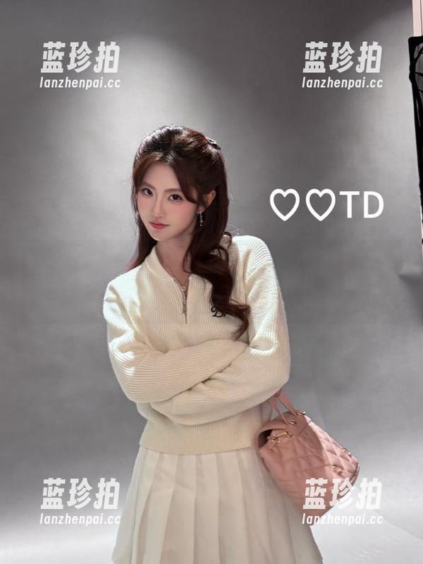 hlw首页，点击后直接变成吃瓜高手，真是妙不可言啊～