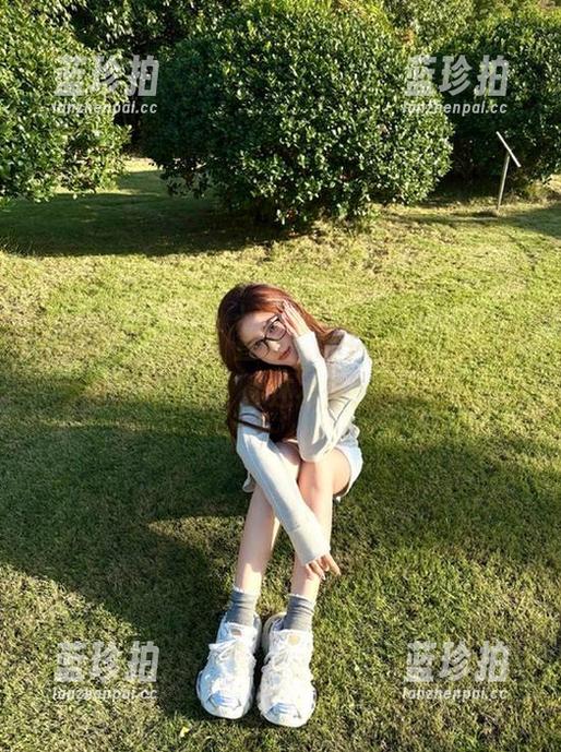 hlw “hlw”直达:饼干没碎,心情却窜到了天顶星,你还有什么能说的呢?