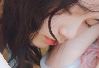 吃瓜网苹果版，线上吃瓜可不能只靠嘴，得上心啊！