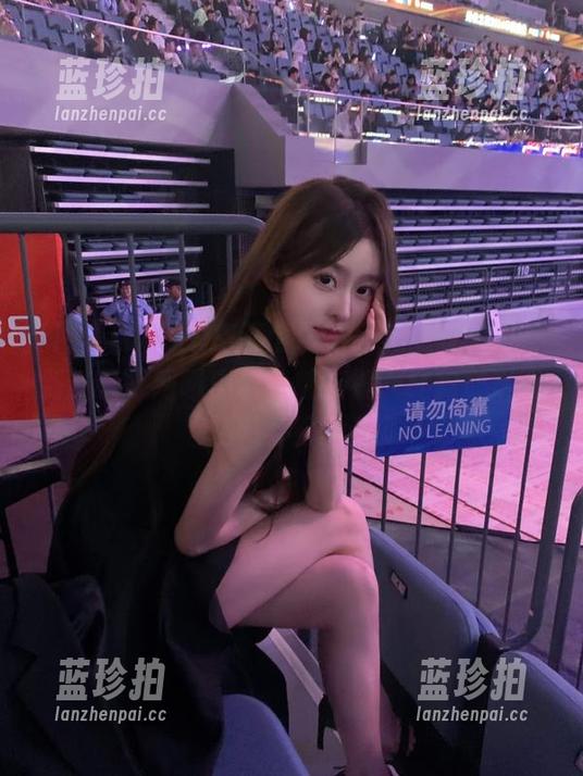 中午吃个饭，还想隐蔽，没想到打开“网曝黑料”链接被一杯狗血淋漓的八卦打脸！