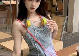 瓜皮有点厚?别担心,黑料不打烊tttzzz入口给你削得干净绝伦!