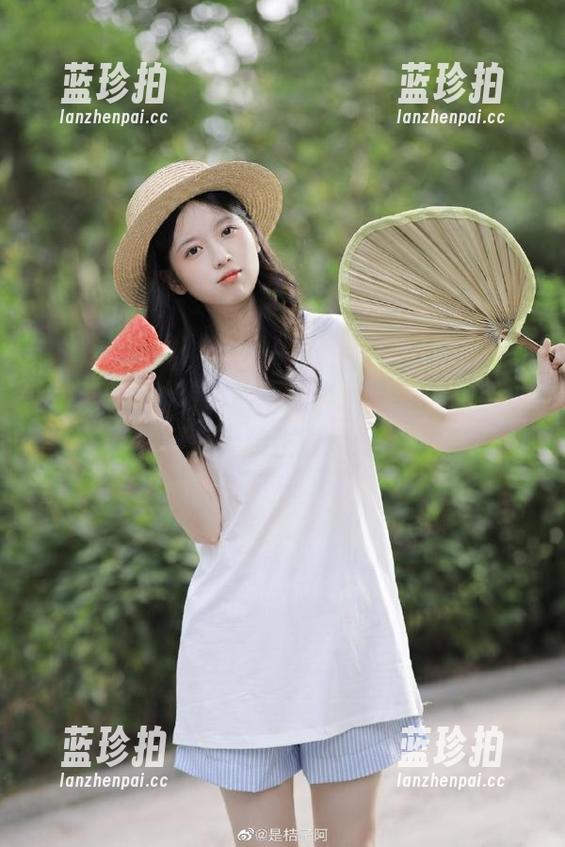 黑料不打烊操作bug了吗？怎能在网页上和正能量打成一团？
