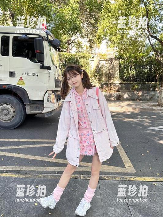 完全是个小黑洞！黑料不打烊tttzzz官网版2025，更新中的内幕消息太魔幻！