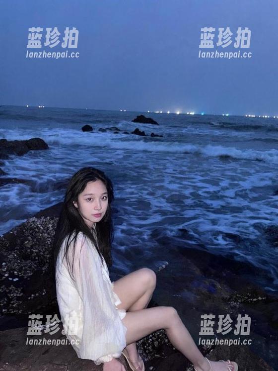 黑料正能量 黑料正能量zzzttt苹果版:推开传送门,让真实和虚幻交替