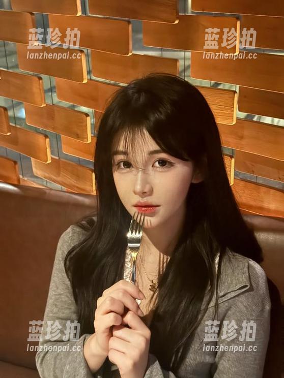 黑料社 吃瓜需要毅力,黑料社让你永久爆料在线,快来一口口水瓜!