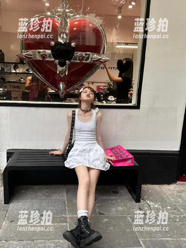 黑料网址 黑料网址传送门:随时随地换个视角看世界的影子