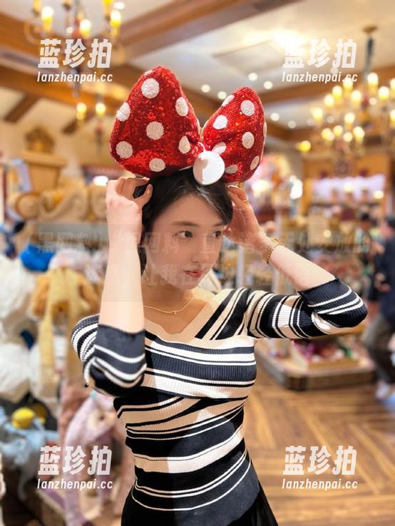 黑网料 “黑网料”直达诸多无处安放的迷惑,让我在耳边轻轻低语